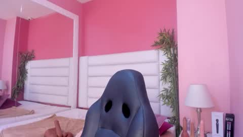 Snapshot of mariam_scott18 chatting on November 16, 3:34 am Mariam online show from November 16, 3:34 am