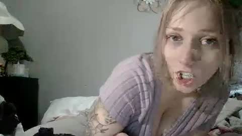 Snapshot of mariamaybe24 chatting on March 6, 9:31 pm Mariah online show from March 6, 9:31 pm