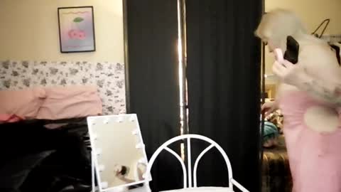 Snapshot of mariamaybe24 chatting on February 18, 1:29 pm Mariah online show from February 18, 1:29 pm