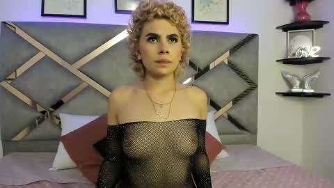 Snapshot of marian_pinzon chatting on February 28, 2:42 am Marian online show from February 28, 2:42 am