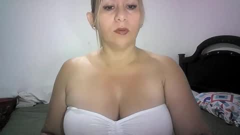 Snapshot of mariana995649 chatting on May 9, 11:15 am mariana995649 online show from May 9, 11:15 am
