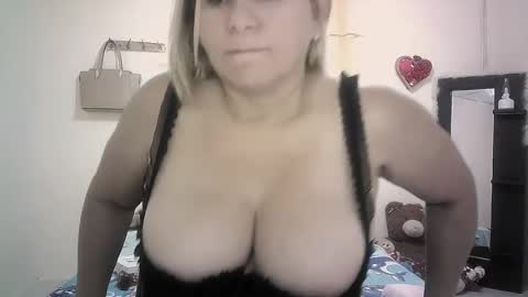 Snapshot of mariana995649 chatting on July 16, 12:44 pm mariana995649 online show from July 16, 12:44 pm