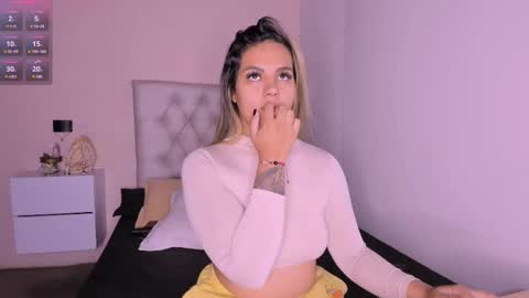 Snapshot of mariana__roe chatting on February 25, 10:15 am Mariana Roe online show from February 25, 10:15 am