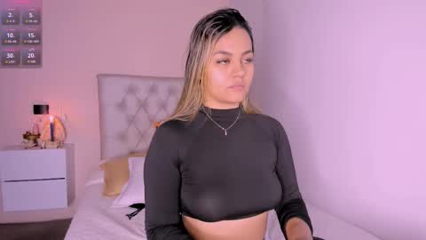 Snapshot of mariana__roe chatting on February 26, 3:32 am Mariana Roe online show from February 26, 3:32 am