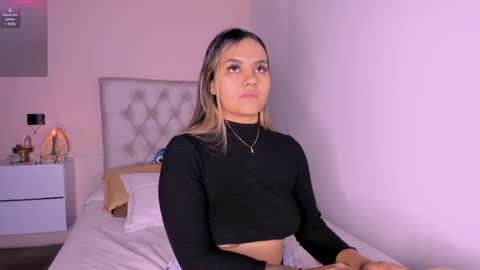 Snapshot of mariana__roe chatting on March 4, 2:49 am Mariana Roe online show from March 4, 2:49 am