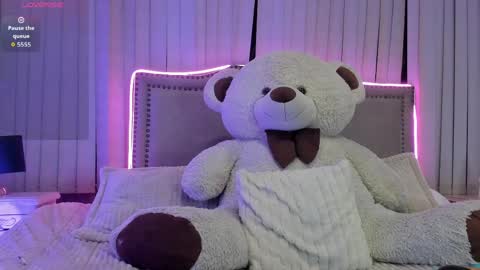 Snapshot of mariana__thompson chatting on June 4, 3:12 am mariana__thompson online show from June 4, 3:12 am