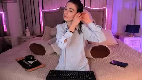Snapshot of mariana__thompson chatting on June 20, 2:36 am mariana__thompson online show from June 20, 2:36 am