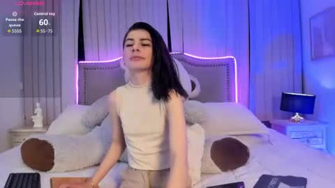 Snapshot of mariana__thompson chatting on June 27, 2:49 am mariana__thompson online show from June 27, 2:49 am