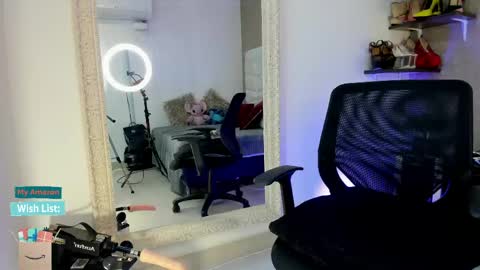 Snapshot of mariana_c chatting on April 28, 2:55 pm Mar y online show from April 28, 2:55 pm