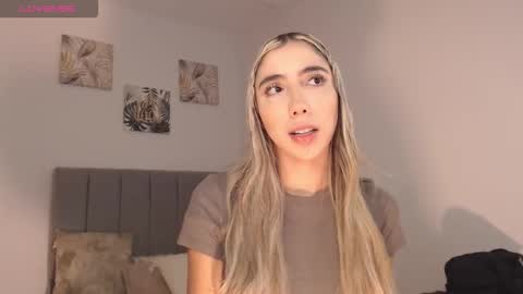 Mariana online show from March 30, 8:21 pm