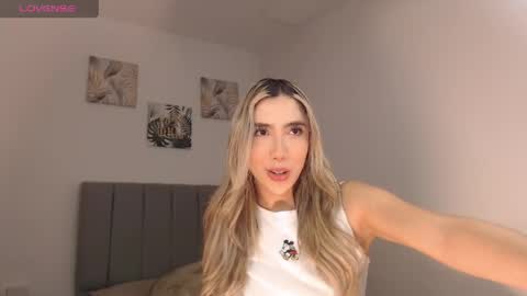 Snapshot of mariana_es chatting on May 9, 11:43 pm Mariana online show from May 9, 11:43 pm