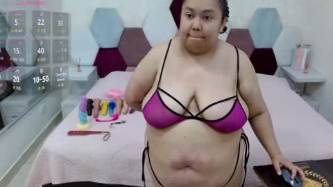 Snapshot of marianabbw_ chatting on April 30, 4:13 pm mariana online show from April 30, 4:13 pm