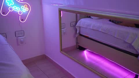 marianagiraldo_ online show from April 28, 11:26 am