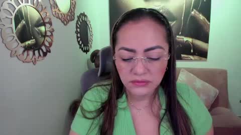 Snapshot of marianalopez81 chatting on May 2, 11:54 pm Mariana Lopez online show from May 2, 11:54 pm