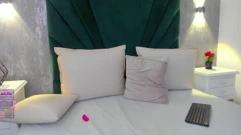 Snapshot of marianasanz chatting on December 6, 11:25 pm Mariana online show from December 6, 11:25 pm