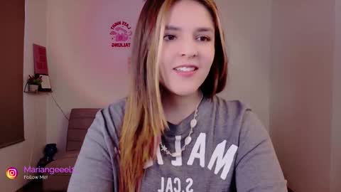 Snapshot of mariangeel_ chatting on October 16, 10:33 pm mariangeel_ online show from October 16, 10:33 pm