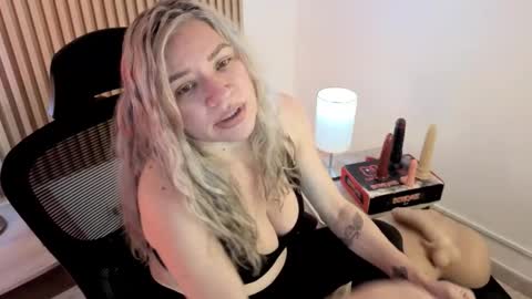 Marian Love  online show from February 3, 10:42 am