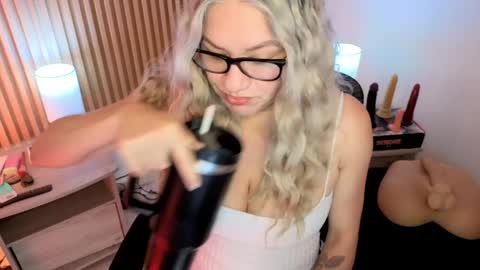 Marian Love  online show from April 13, 10:21 am