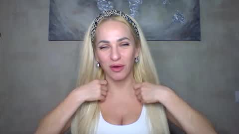 Snapshot of marianna1977 chatting on March 11, 11:37 pm marianna1977 online show from March 11, 11:37 pm