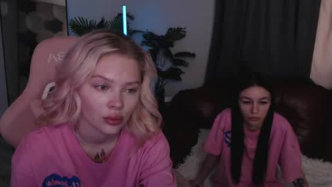 Snapshot of marianna_meow246 chatting on April 28, 3:11 am marianna_meow246 online show from April 28, 3:11 am