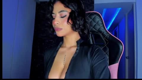 M A R I A N E online show from March 8, 5:44 am