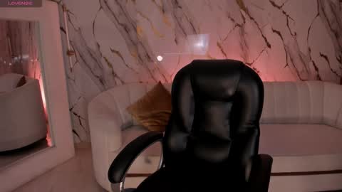 Snapshot of mariannelane1 chatting on March 2, 8:37 pm Marianne online show from March 2, 8:37 pm