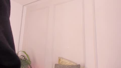 Maria Pettit online show from March 27, 1:00 pm