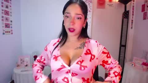 Snapshot of marie_daved chatting on July 20, 5:44 am Nicolle online show from July 20, 5:44 am