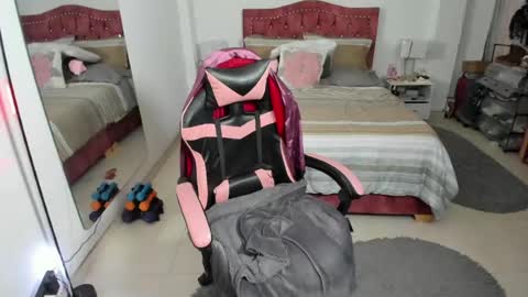 Snapshot of marie_mature chatting on April 29, 11:33 pm marie online show from April 29, 11:33 pm