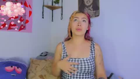 Snapshot of marieetaylor chatting on July 18, 7:17 pm Mariee online show from July 18, 7:17 pm