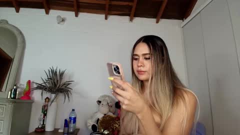 Snapshot of marihana_one1 chatting on February 3, 5:18 am Marihana online show from February 3, 5:18 am