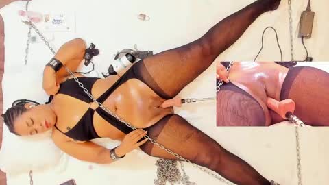Snapshot of mariiaam_ chatting on June 5, 12:33 pm mariiaam_ online show from June 5, 12:33 pm