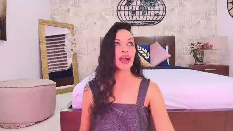 MARIYLN BLAKE  online show from November 14, 1:21 pm