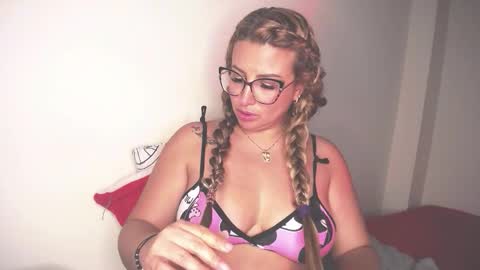 Marilyn Leon online show from November 12, 1:50 am