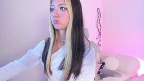 Snapshot of marin_kitoko chatting on April 22, 7:59 pm Marin kitoko online show from April 22, 7:59 pm