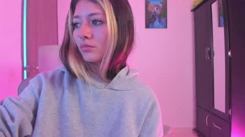 Snapshot of marin_kitoko chatting on June 8, 12:16 pm Marin kitoko online show from June 8, 12:16 pm