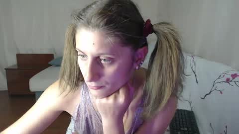 Snapshot of marina1995d chatting on April 22, 6:53 pm FOREVER YOURS online show from April 22, 6:53 pm