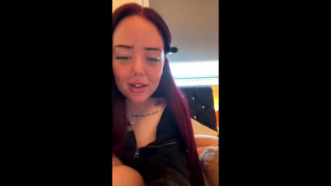 Snapshot of marinebelle11 chatting on June 10, 6:18 pm marinebelle11 online show from June 10, 6:18 pm
