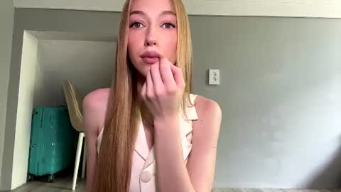 Snapshot of marioindal chatting on June 25, 9:25 am Amelia online show from June 25, 9:25 am
