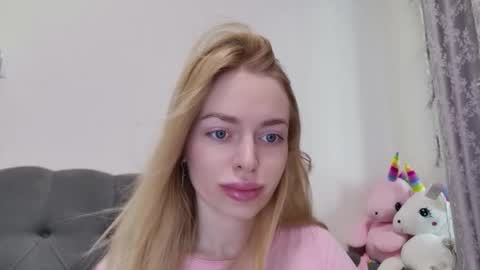 Snapshot of mariwell chatting on May 17, 2:42 am mariwell online show from May 17, 2:42 am