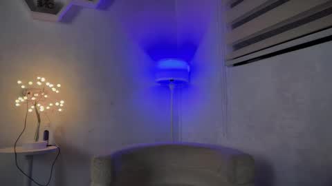 IM YOUR BABE GIRL LYCA online show from February 2, 7:01 pm