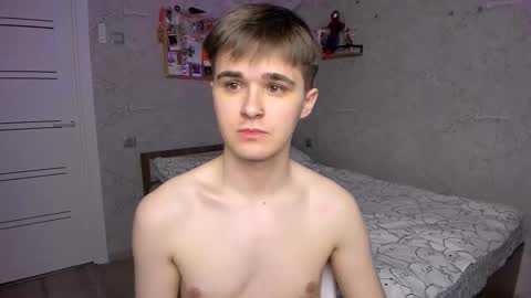 Snapshot of mark_bearcub chatting on February 19, 7:38 pm Mark online show from February 19, 7:38 pm