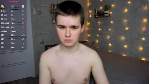 Snapshot of mark_bearcub chatting on February 19, 6:15 pm Mark online show from February 19, 6:15 pm