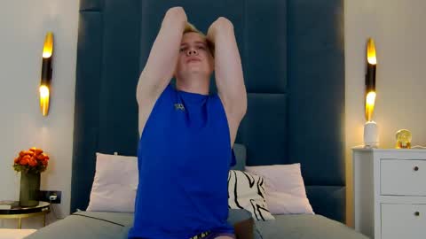 Snapshot of mark_hot_ chatting on March 29, 10:21 pm Mark online show from March 29, 10:21 pm