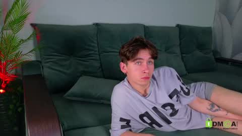 Snapshot of mark_safr chatting on May 16, 3:22 pm Mark online show from May 16, 3:22 pm