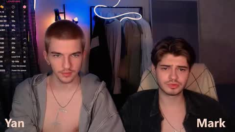 Snapshot of mark_sun chatting on November 22, 8:19 pm Mark online show from November 22, 8:19 pm