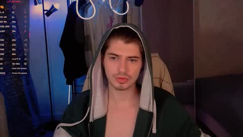 Snapshot of mark_sun chatting on December 17, 3:45 am Mark online show from December 17, 3:45 am