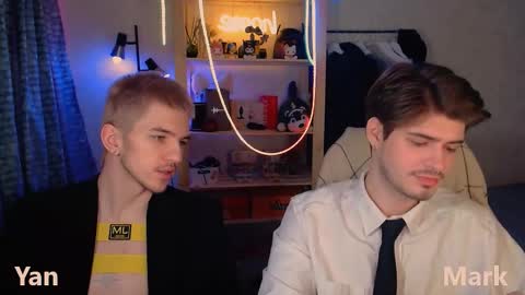 Snapshot of mark_sun chatting on December 19, 4:41 am Mark online show from December 19, 4:41 am