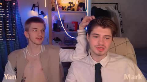 Snapshot of mark_sun chatting on December 19, 6:26 pm Mark online show from December 19, 6:26 pm