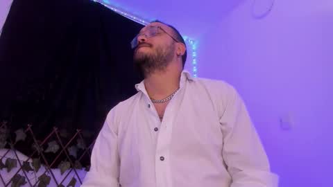 Snapshot of markwolfe1 chatting on October 28, 10:34 pm Mark online show from October 28, 10:34 pm